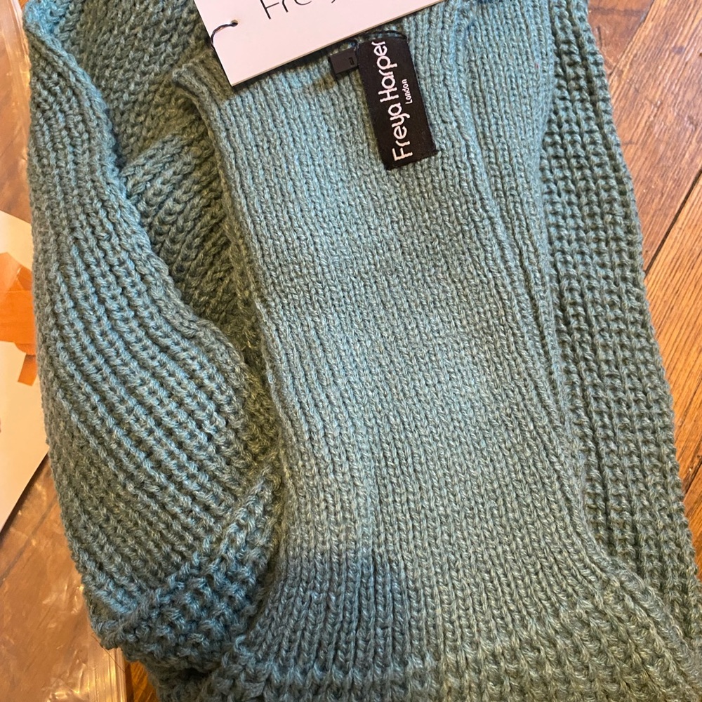 Freya Harper Scarf - Picture 3 of 4